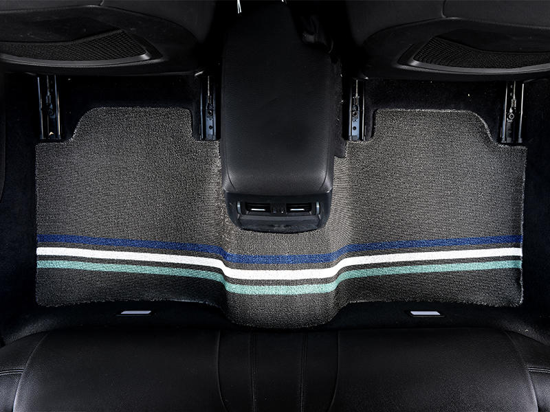 How Does the Integration of Blue and White Striped Car Mats Reflect Nautical Themes in Automotive Design and Enhance the Driving Experience?